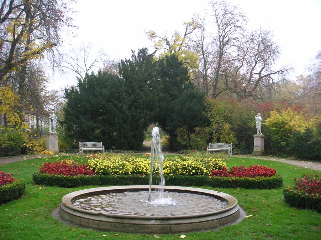 Brunnen am Parkeingang, Foto: Juhnke